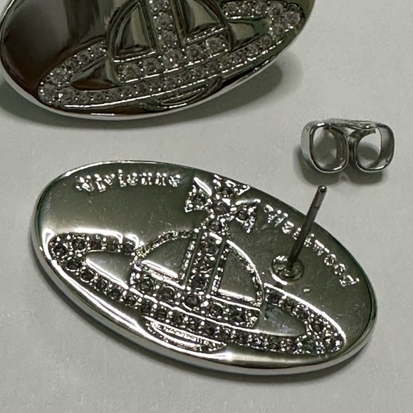 Sold out silver  tone vintage signature logo stud earrings - Picture 6 of 8